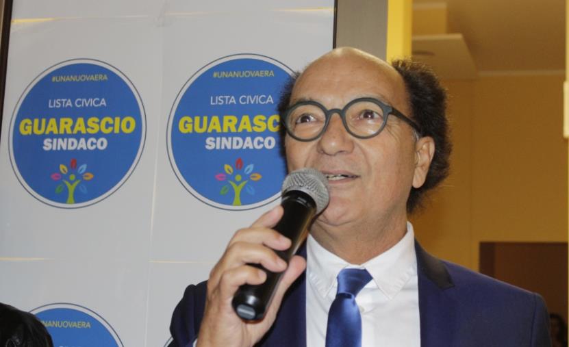 images Funerale "senza regole" a Lamezia Terme. Guarascio: "Adottare tutti i provvedimenti necessari a protezione della comunità" (VIDEO)