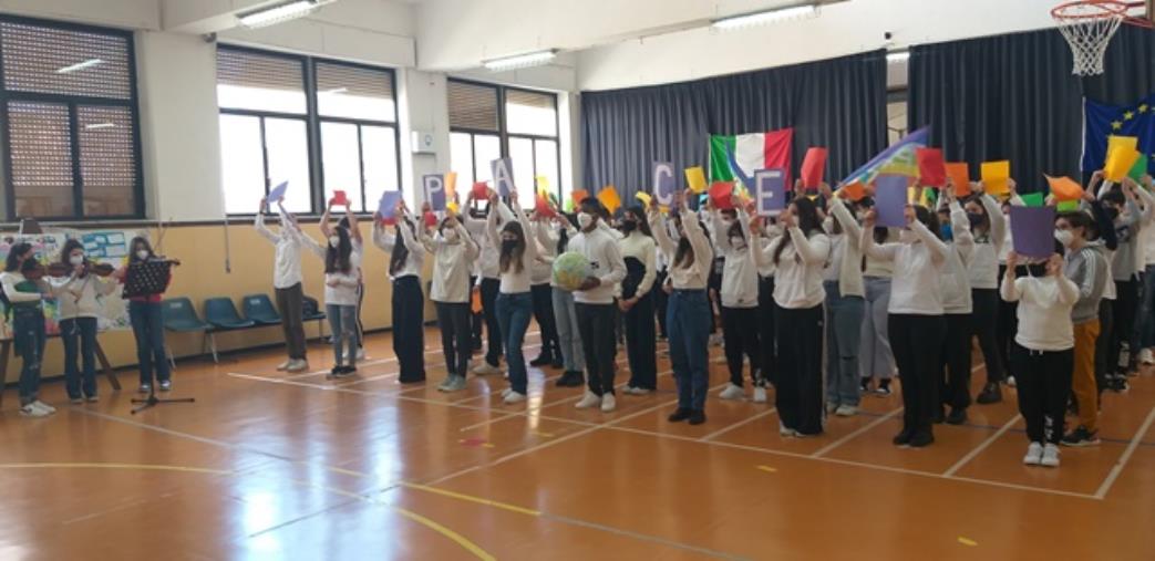 images Guerra in Ucraina, l’IC "Vittorio Alfieri" di Crotone ha manifestato per la pace e solidarietà tra i popoli