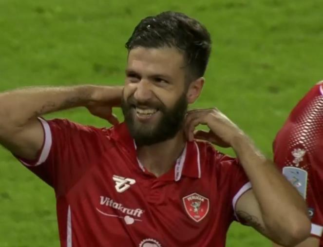 images Calcio, violenza alla partita Foggia-Catanzaro: per la Lega Pro "un vile atto contro Iemmello"