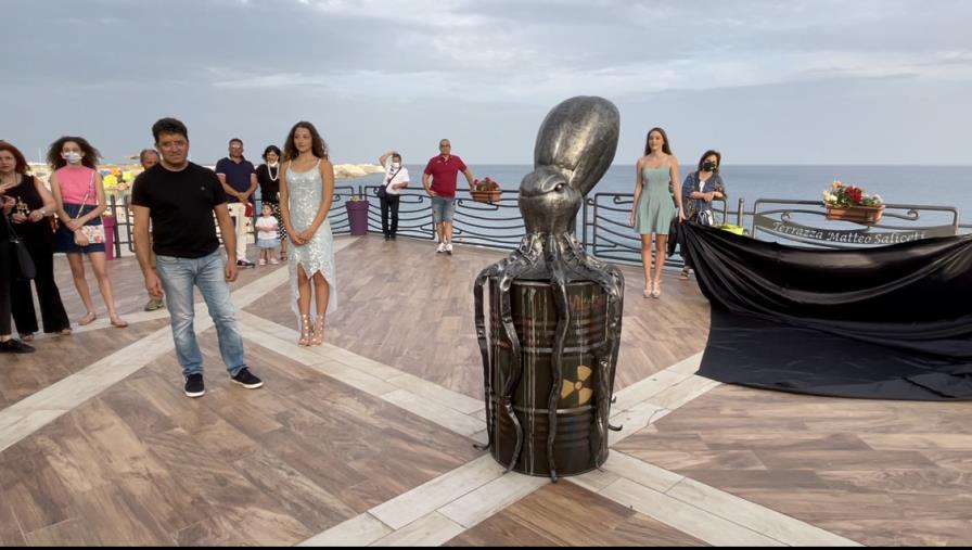 Catanzaro. Dopo la pantera e il toro, Nuccio Loreti 'svela' "U Pruppu" , la nuova opera ecologica a Lido images Catanzaro. Dopo la pantera e il toro, Nuccio Loreti 'svela' "U Pruppu" , la nuova opera ecologica a Lido