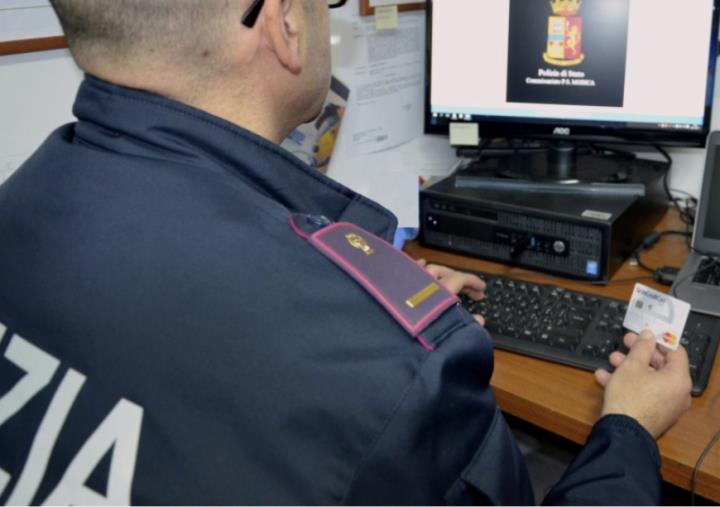 Crotone. Deve scontare 5 anni di reclusione per truffe online: arrestato dalla Polizia
images Crotone. Deve scontare 5 anni di reclusione per truffe online: arrestato dalla Polizia
