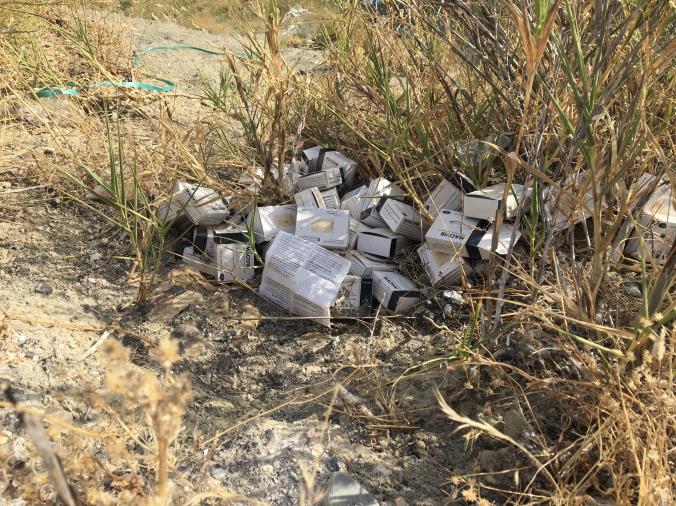images Scala Coeli. Rifiuti farmaceutici abbandonati per strada, Legambiente: "Gesto grave, meschino, incomprensibile"