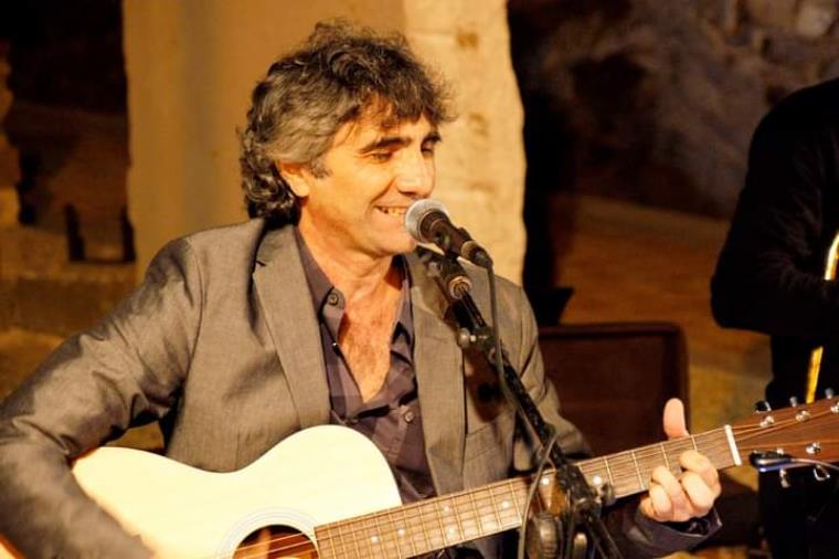 images Catanzaro. A tu per tu con il cantautore Salvatore Gullì, al suo esordio discografico