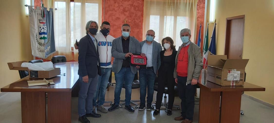 images Il Rotary Club Rogliano Valle del Savuto dona un defibrillatore al Comune di Bianchi