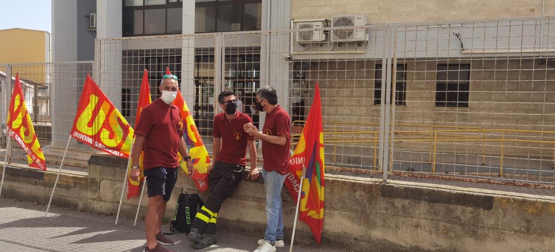 Precari Vigili del Fuoco: oggi protesta davanti alla Prefettura di Crotone images Precari Vigili del Fuoco: oggi protesta davanti alla Prefettura di Crotone