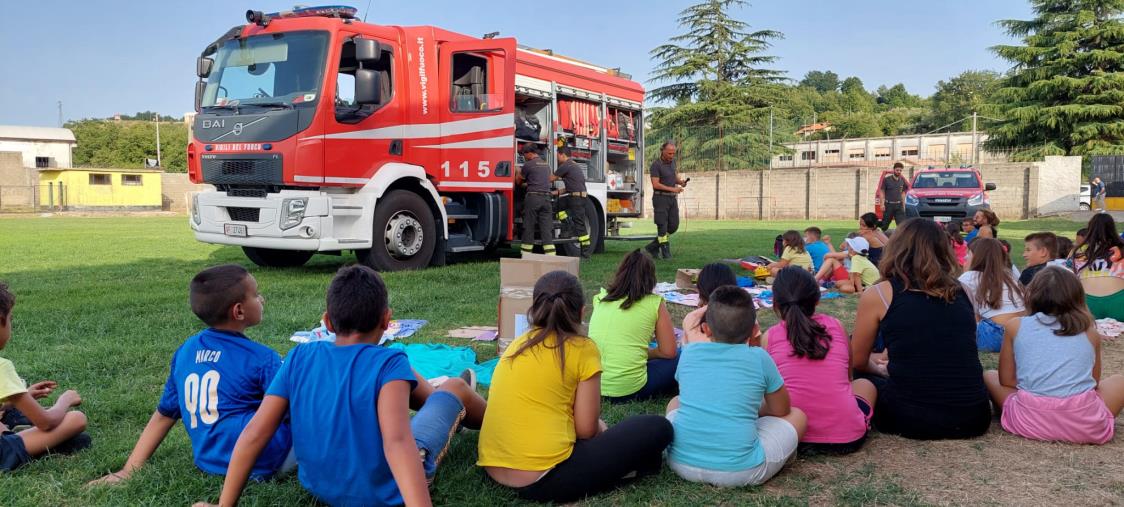 images Chiaravalle. Continuano le attività di “Rimani d’Estate”: arrivano a sorpresa anche i Vigili del Fuoco