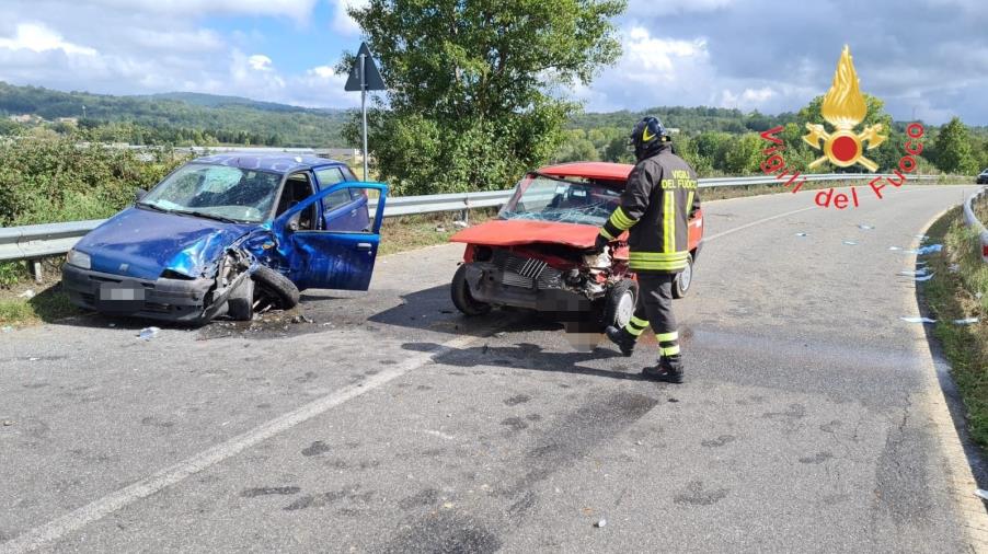 Scontro fra due auto fra Decollatura e Soveria Mannelli: feriti i conducenti images Scontro fra due auto fra Decollatura e Soveria Mannelli: feriti i conducenti