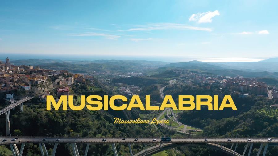 E' uscito "Musicalabria", il videoclip del catanzarese Massimiliano Lepera, proiettato anche al Teatro Comunale images E' uscito "Musicalabria", il videoclip del catanzarese Massimiliano Lepera, proiettato anche al Teatro Comunale
