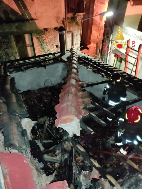 images Cardinale, le fiamme divorano l'abitazione di due anziani