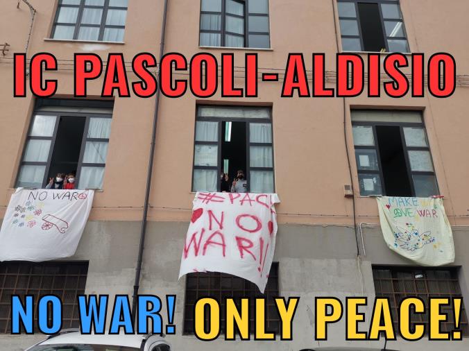 Catanzaro, con arcobaleni e cuori l’Ic “Pascoli-Aldisio” urla il suo “no alla guerra” images Catanzaro, con arcobaleni e cuori l’Ic “Pascoli-Aldisio” urla il suo “no alla guerra”