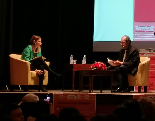 Mondo della scuola, al Teatro Impero di Chiaravalle il professor Mantegazza dialoga con gli studenti dell'IIS Ferrari images Mondo della scuola, al Teatro Impero di Chiaravalle il professor Mantegazza dialoga con gli studenti dell'IIS Ferrari