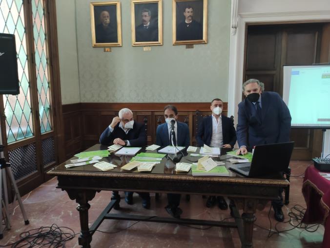 images Presentata la nuova App sui rifiuti a Catanzaro