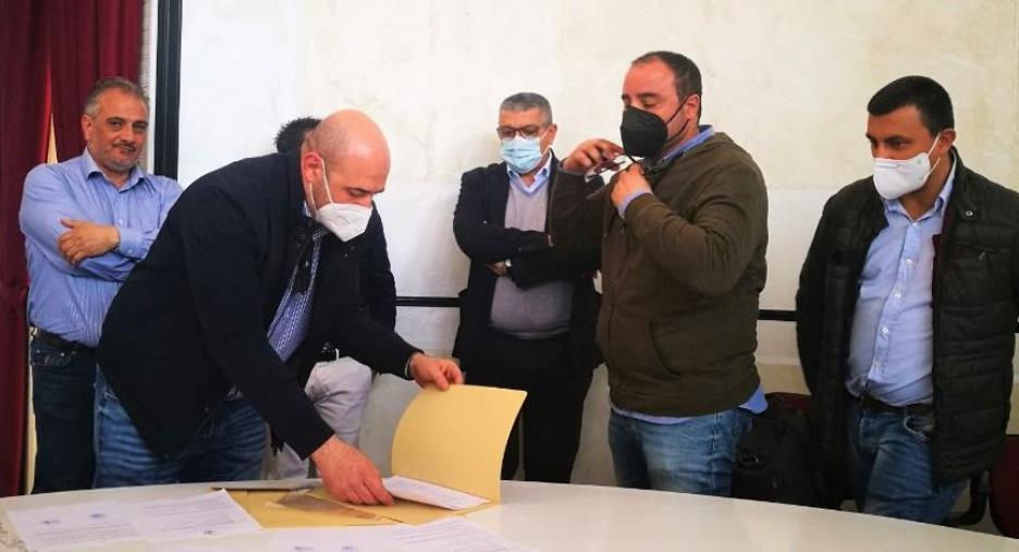 Cassano all'Ionio, consegnati i lavori per la demolizione dell'ex campo di bocce images Cassano all'Ionio, consegnati i lavori per la demolizione dell'ex campo di bocce