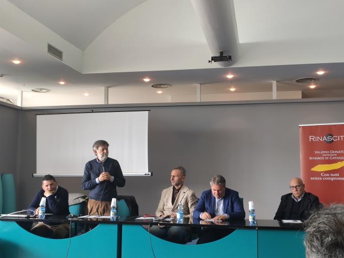 images Donato: "Salvini mi ha detto che non vuole mettere bandierine. Per fare un parcheggio non bisogna avere la stessa ideologia"