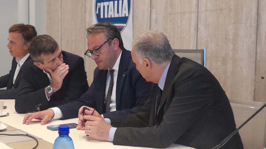 Lupi: "Noi con l'Italia ha scelto Talerico per la competenza e non candidati di sinistra che poi dicono che il centrodestra fa schifo" images Lupi: "Noi con l'Italia ha scelto Talerico per la competenza e non candidati di sinistra che poi dicono che il centrodestra fa schifo"