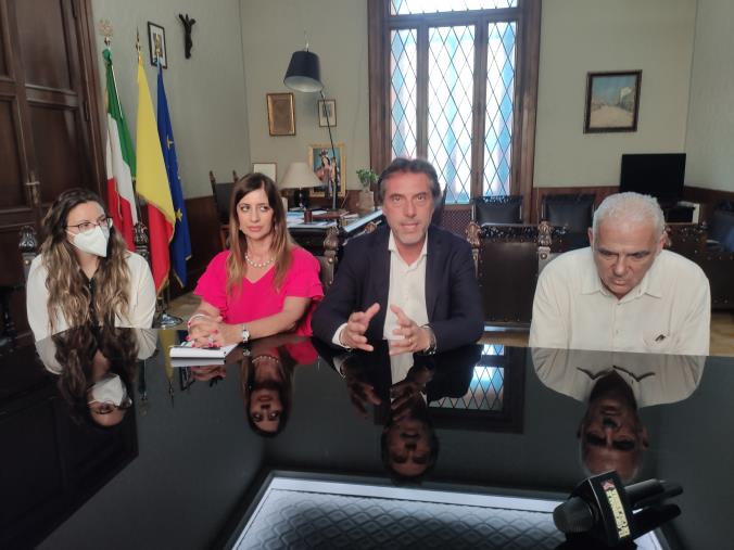 images Catanzaro: consegna farmaci, beni di prima necessità e segnalazioni: ad agosto il pronto supporto agli anziani 