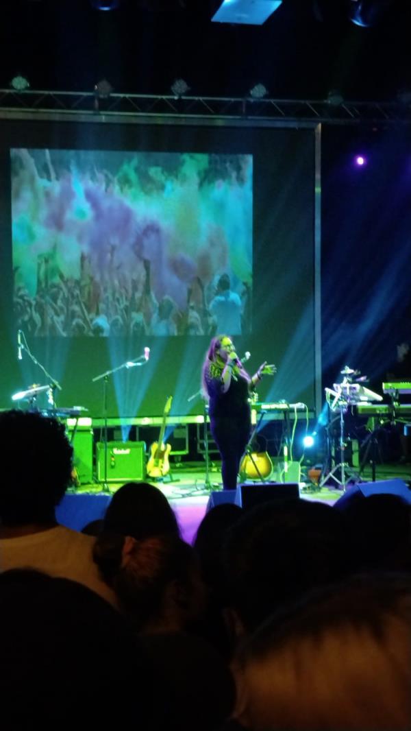 images Successo per il Colours Fest a Cortale: sul palco coi big c'è anche la cantante Anna La Croce