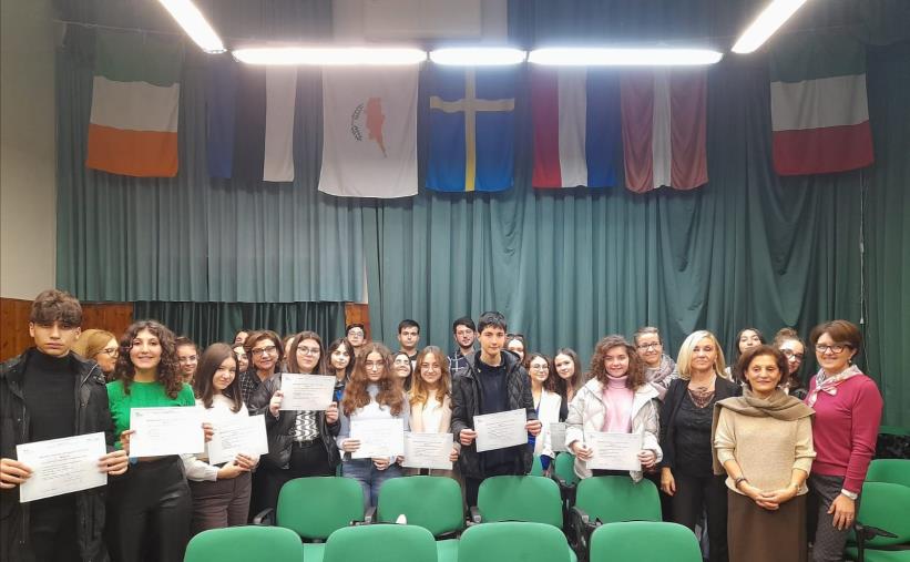 images Cerimonia dei diplomi da Alliance Française Catanzaro: Fernanda Tassoni nominata Commendatore nell'Ordine delle Palme Accademiche
