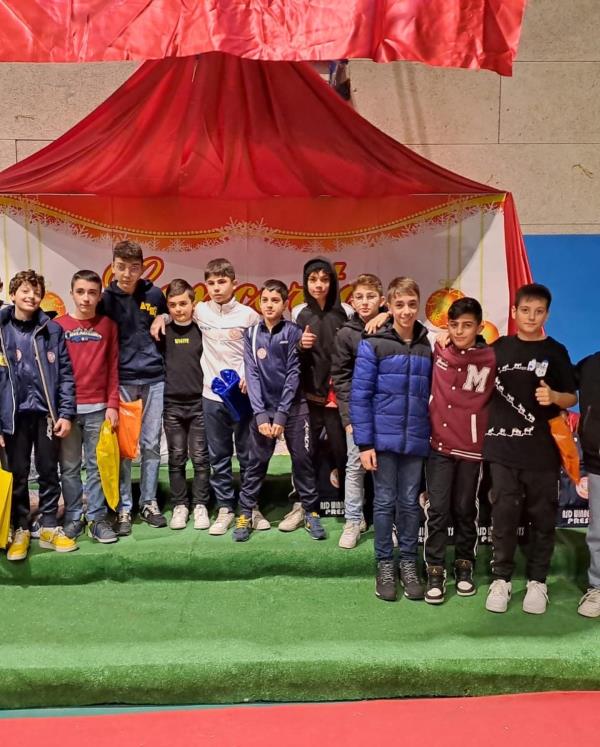 images “A Natale puoi…" insieme con ASD Winner Boys Presila 