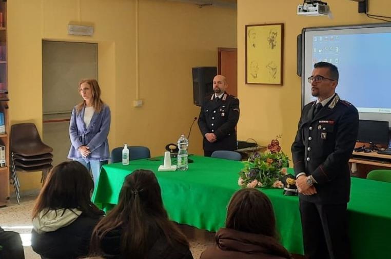 I Carabinieri di Girifalco hanno incontrato gli alunni della primaria e secondaria dell'I.C. di Maida images I Carabinieri di Girifalco hanno incontrato gli alunni della primaria e secondaria dell'I.C. di Maida