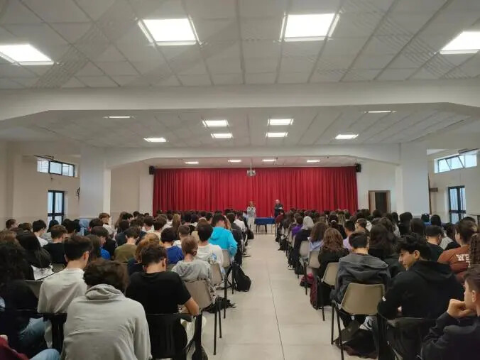 Il direttore della Caritas ha incontrato gli studenti del Liceo scientifico di Lamezia images Il direttore della Caritas ha incontrato gli studenti del Liceo scientifico di Lamezia