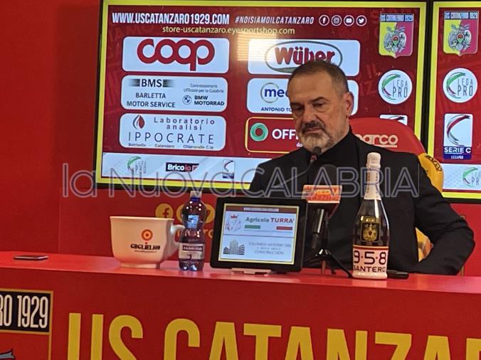 Catanzaro-Cerignola, Vivarini: "Per un calcio di qualità ci vuole un campo di qualità" images Catanzaro-Cerignola, Vivarini: "Per un calcio di qualità ci vuole un campo di qualità"
