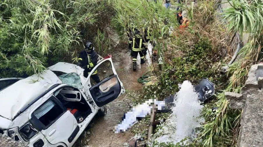 Tragedia nel Reggino, morti madre e figlio di 11 anni in un incidente: grave l'altra figlia images Tragedia nel Reggino, morti madre e figlio di 11 anni in un incidente: grave l'altra figlia