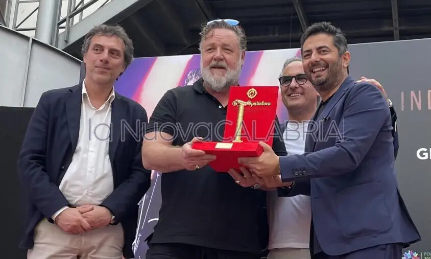 Russell Crowe incantato dalle bellezze della Calabria: "Tornerò per le vacanze" images Russell Crowe incantato dalle bellezze della Calabria: "Tornerò per le vacanze"