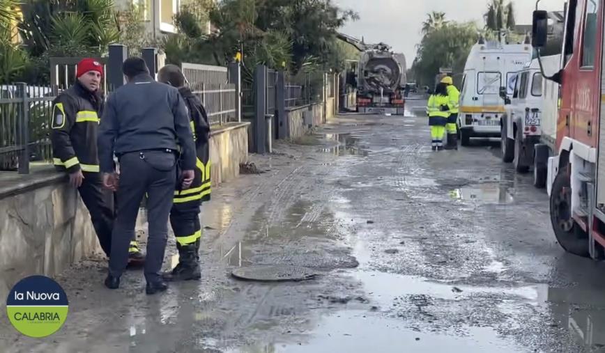 Simeri Mare, il grido di aiuto dei residenti colpiti dalle alluvioni: "Non lasciateci soli" images Simeri Mare, il grido di aiuto dei residenti colpiti dalle alluvioni: "Non lasciateci soli"