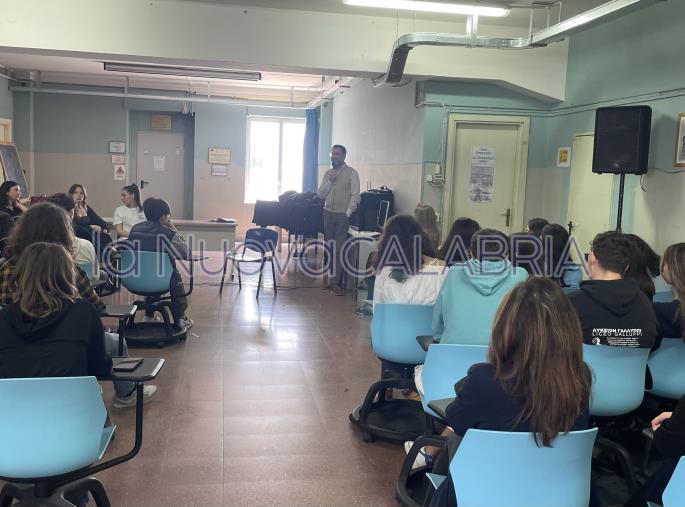 images Gutenberg, "A scuola con … filosofia. Dai Måneskin a Zerocalcare e oltre…": confronto con il prof Iiritano