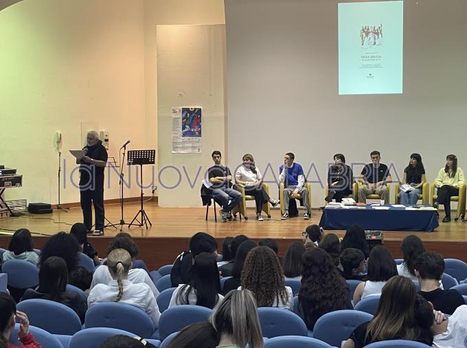 Gutenberg, con il prof Camerotto si discute di guerra e si guarda all'Ucraina images Gutenberg, con il prof Camerotto si discute di guerra e si guarda all'Ucraina