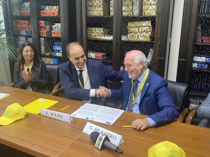 Corsi di formazione per operatori di Pet Therapy: firmata la convenzione Umg e Coldiretti
images Corsi di formazione per operatori di Pet Therapy: firmata la convenzione Umg e Coldiretti