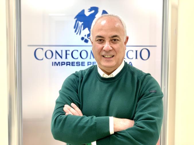 images Vaccini ai dipendenti regionali. La rabbia di Confcommercio: "Stesso protocollo ma le imprese ancora aspettano"