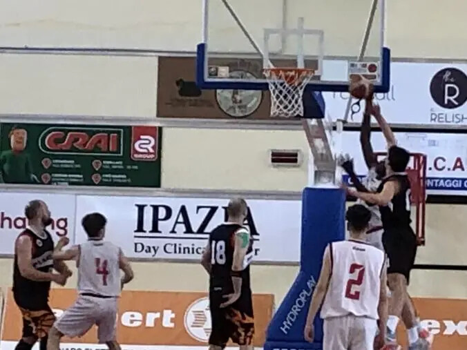 Basket, la Smaf Catanzaro batte in casa il Pianopoli images Basket, la Smaf Catanzaro batte in casa il Pianopoli