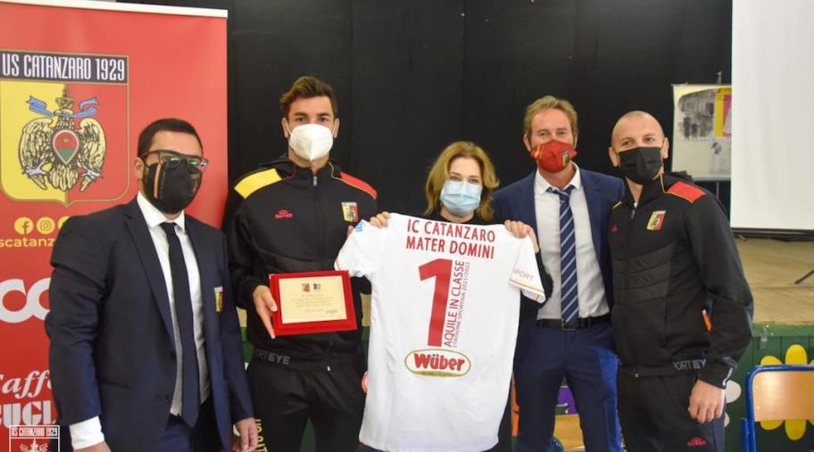 Us Catanzaro 1929, "Aquile in classe": Carlini e Cinelli ospiti dell'Ic "Mater Domini" images Us Catanzaro 1929, "Aquile in classe": Carlini e Cinelli ospiti dell'Ic "Mater Domini"