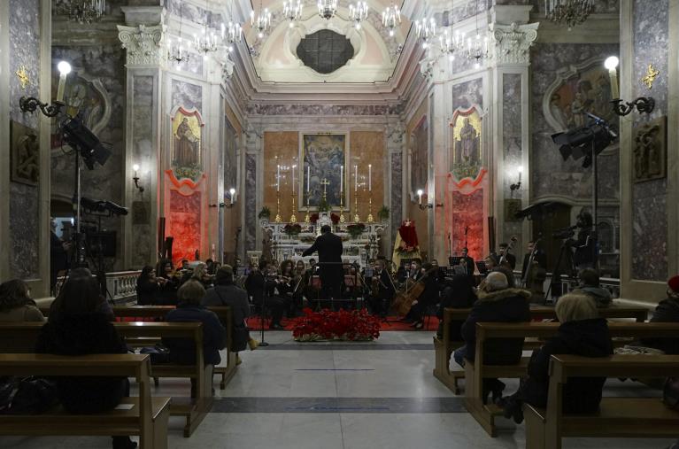 images Xmas Music Fest, standing ovation per l'International Symphony Orchestra e il tenore Francesco Anile
