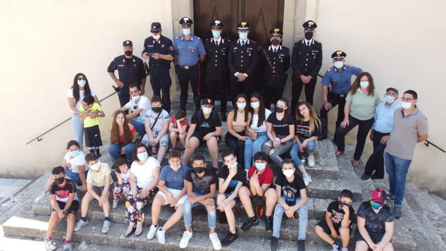 Legalità, ruolo dell’Arma, e rispetto dell’ambiente: i carabinieri di Bianco incontrano i ragazzi di Stati images Legalità, ruolo dell’Arma, e rispetto dell’ambiente: i carabinieri di Bianco incontrano i ragazzi di Stati