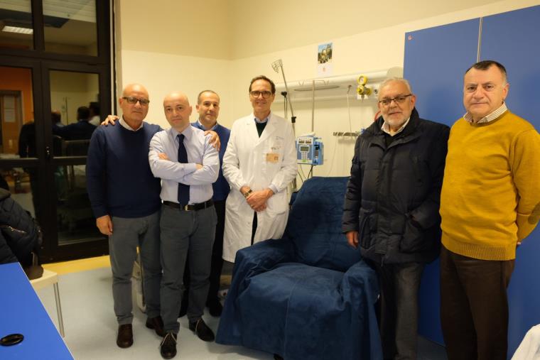 images L'associazione Dipendenti Ente Regione dona 10 poltrone al reparto di pediatria del "Pugliese-Ciaccio"