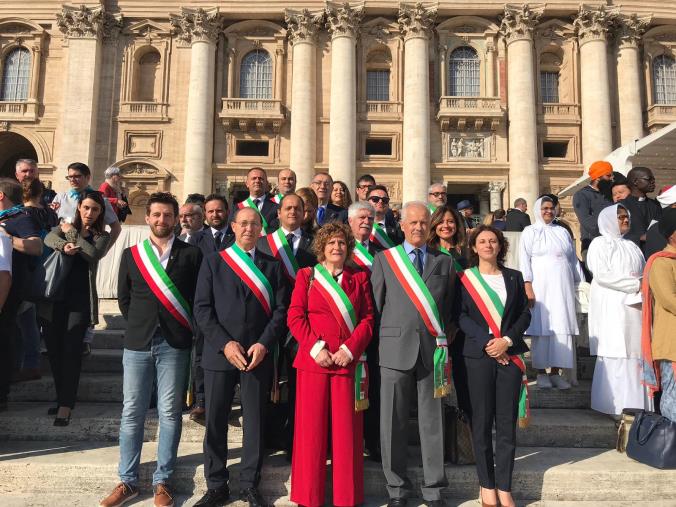 images Faceva la spesa e guidava, scoperto falso cieco dopo dieci anni (VIDEO)