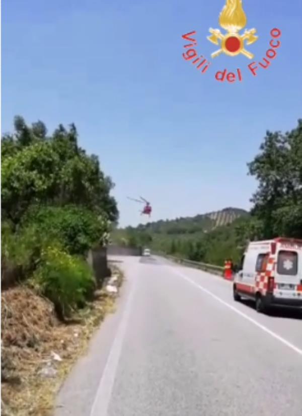 images Borgia. Cade da un muretto di 4 metri, 75enne trasferita con l'elisoccorso in ospedale