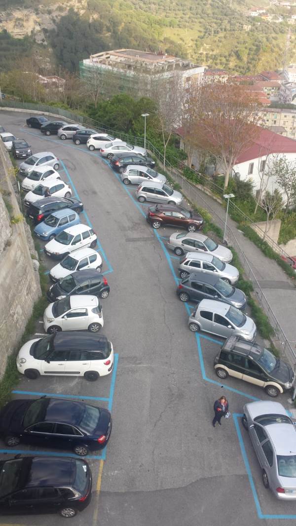 images Lavori demolizione ex scuola via Cilea: i residenti possono utilizzare gratuitamente il parcheggio di Bellavista