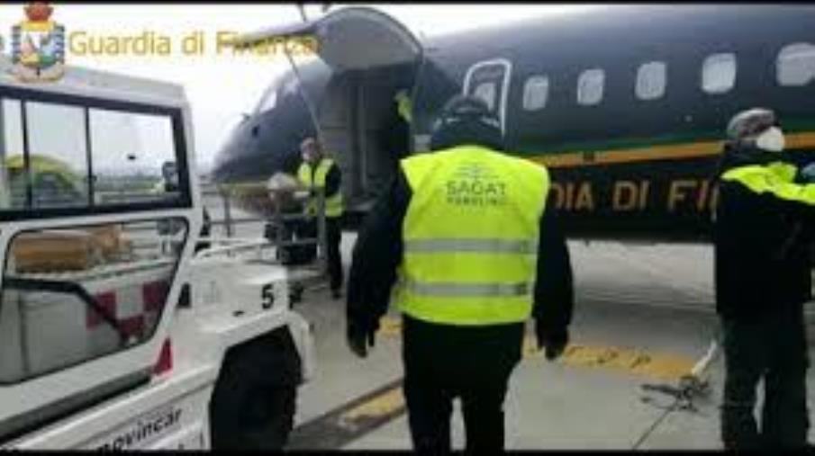 Coronavirus. Il servizio aereo della GdF in favore della protezione civile coIl servizio aereo della GdFn il trasporto di personale medico images Coronavirus. Il servizio aereo della GdF in favore della protezione civile coIl servizio aereo della GdFn il trasporto di personale medico