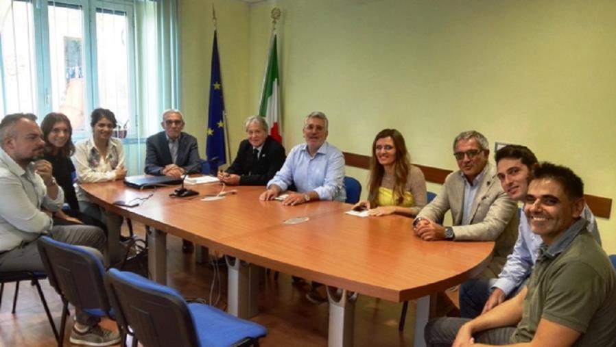 images Morra (M5S) incontra il commerciante che aveva denunciato componente della cosca Mancuso