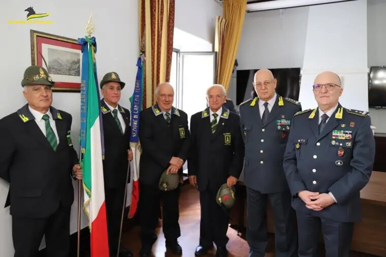 Catanzaro, il Comandante interregionale dell'Italia sud-occidentale Lorusso in visita al Comando regionale della Guardia di Finanza images Catanzaro, il Comandante interregionale dell'Italia sud-occidentale Lorusso in visita al Comando regionale della Guardia di Finanza