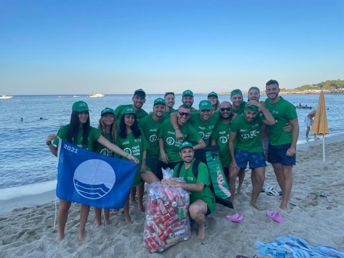 images "Ogni lattina vale": parchi marini e Coca-Cola ancora insieme per la raccolta sui lidi balneari delle coste calabresi