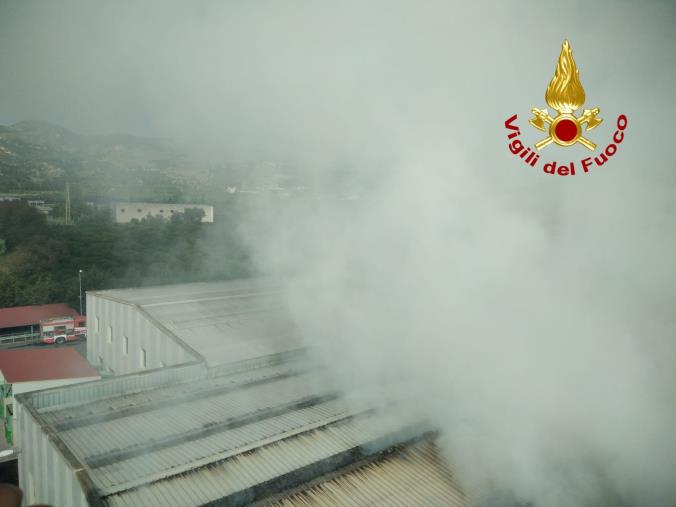 Incendio in impianto rifiuti, scuole chiuse a Locri e Siderno images Incendio in impianto rifiuti, scuole chiuse a Locri e Siderno