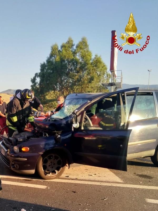 Scontro sulla Ss 106 a Cropani, un morto images Scontro sulla Ss 106 a Cropani, un morto