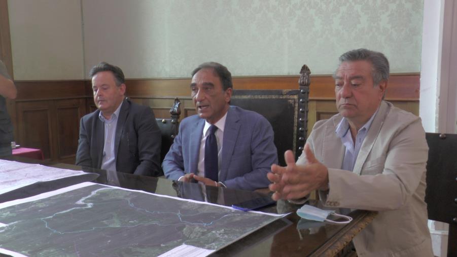 Incendio Pineta di Siano. Resterà chiusa a lungo per effettuare la ricognizione images Incendio Pineta di Siano. Resterà chiusa a lungo per effettuare la ricognizione