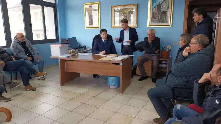 Licenziamenti all’impianto di Alli, Lo Schiavo (Misto) incontra i lavoratori e preannuncia un’interrogazione images Licenziamenti all’impianto di Alli, Lo Schiavo (Misto) incontra i lavoratori e preannuncia un’interrogazione