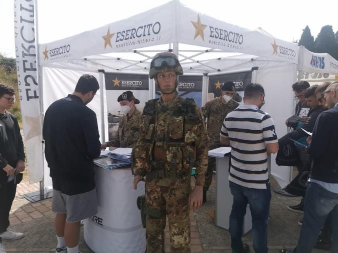 images Domani a Catanzaro Lido l'infopoint dell'Esercito per illustrare ai giovani le opportunità